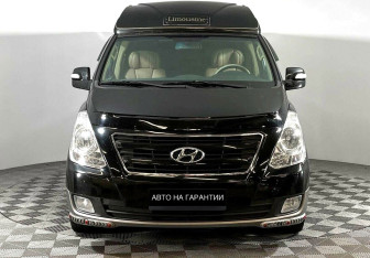 Подержанный автомобиль Hyundai Grand Starex 2017 года (2 фото)