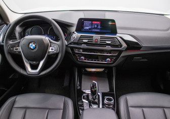 Подержанный автомобиль BMW X3 2020 года (13 фото)