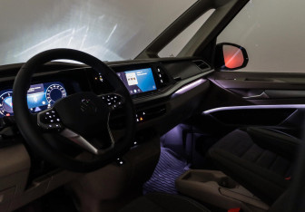 Подержанный автомобиль Volkswagen Multivan 2022 года (9 фото)