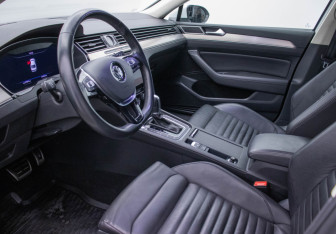 Подержанный автомобиль Volkswagen Passat Sedan 2019 года (10 фото)