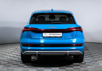 Подержанный автомобиль Audi e-tron 2020 года (6 фото)