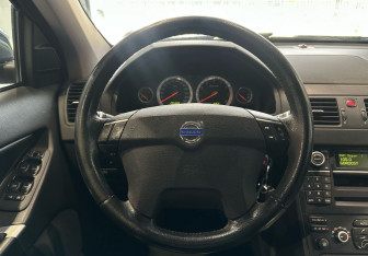 Подержанный автомобиль Volvo XC90 2010 года (13 фото)