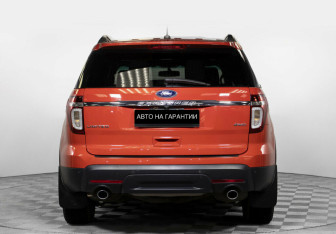 Подержанный автомобиль Ford Explorer 2015 года (4 фото)