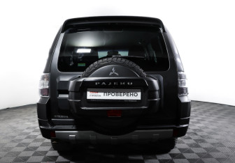 Подержанный автомобиль Mitsubishi Pajero 2011 года (6 фото)