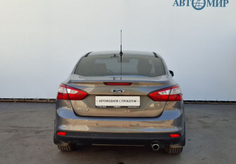 Подержанный автомобиль Ford Focus Sedan 2012 года (6 фото)