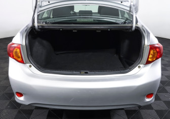 Подержанный автомобиль Toyota Corolla Sedan 2008 года (9 фото)