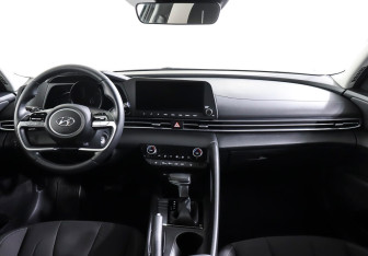 Подержанный автомобиль Hyundai Elantra Sedan 2021 года (9 фото)