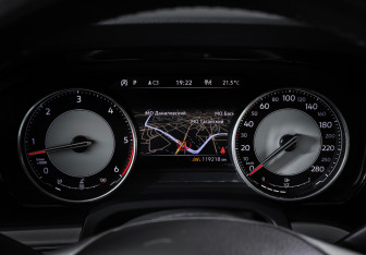 Подержанный автомобиль Volkswagen Touareg 2018 года (16 фото)