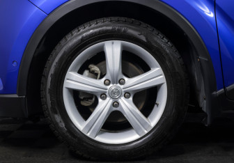 Подержанный автомобиль Toyota C-HR 2018 года (20 фото)