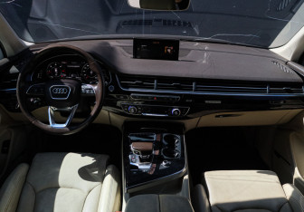 Подержанный автомобиль Audi Q7 2016 года (11 фото)