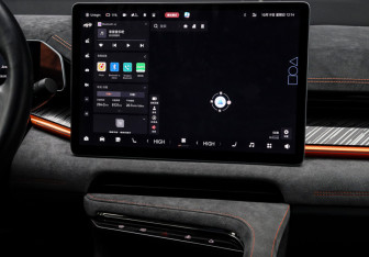 Подержанный автомобиль Zeekr 001 2023 года (15 фото)