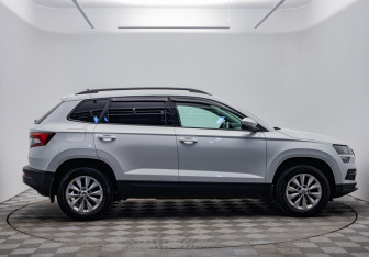 Подержанный автомобиль Skoda Karoq 2021 года (4 фото)