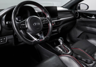 Подержанный автомобиль Kia K3 Hatchback 2021 года (14 фото)
