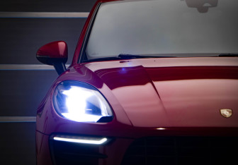 Подержанный автомобиль Porsche Macan 2017 года (38 фото)