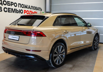 Подержанный автомобиль Audi Q8 2024 года (4 фото)