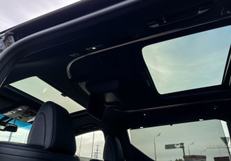 Подержанный автомобиль Toyota Alphard 2017 года (17 фото)