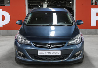 Подержанный автомобиль Opel Astra Hatchback 2013 года (2 фото)