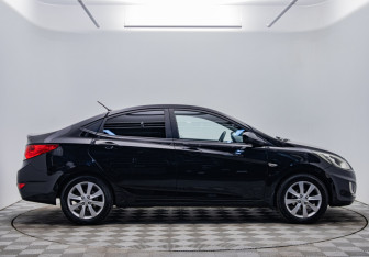 Подержанный автомобиль Hyundai Solaris Sedan 2012 года (6 фото)