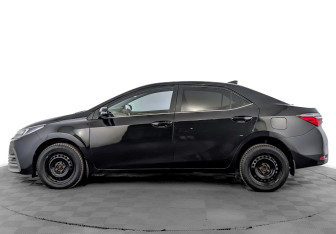 Подержанный автомобиль Toyota Corolla Sedan 2018 года (8 фото)