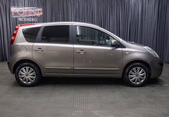 Подержанный автомобиль Nissan Note 2006 года (4 фото)