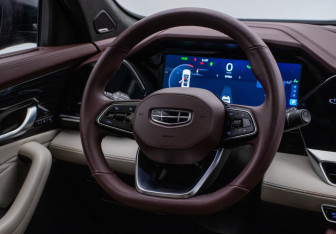 Подержанный автомобиль Geely Monjaro 2023 года (15 фото)