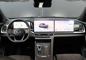 Подержанный автомобиль Geely Monjaro 2026 года (13 фото)