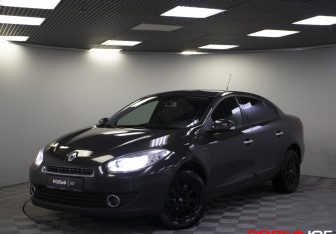 Подержанный автомобиль Renault Fluence 2012 года (22 фото)