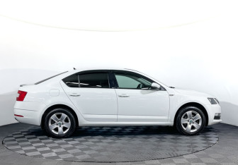 Подержанный автомобиль Skoda Octavia Liftback 2020 года (4 фото)
