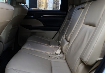 Подержанный автомобиль Toyota Highlander 2014 года (8 фото)