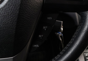 Подержанный автомобиль Mazda 3 Hatchback 2010 года (17 фото)