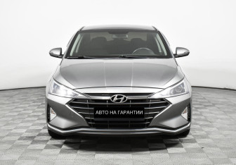 Подержанный автомобиль Hyundai Elantra Sedan 2019 года (2 фото)