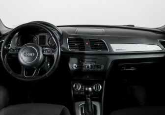 Подержанный автомобиль Audi Q3 2013 года (11 фото)