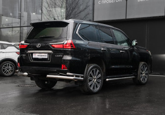 Подержанный автомобиль Lexus LX 2018 года (4 фото)