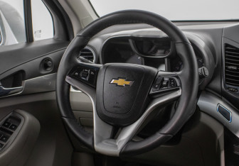 Подержанный автомобиль Chevrolet Orlando 2012 года (16 фото)