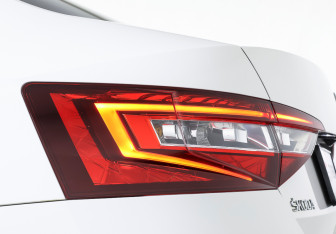 Подержанный автомобиль Skoda Superb Liftback 2017 года (21 фото)