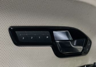 Подержанный автомобиль Land Rover Range Rover Evoque 2012 года (15 фото)