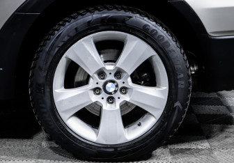 Подержанный автомобиль BMW X3 2007 года (15 фото)