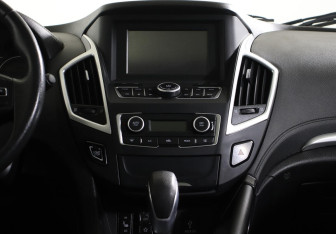 Подержанный автомобиль DongFeng AX7 2018 года (8 фото)