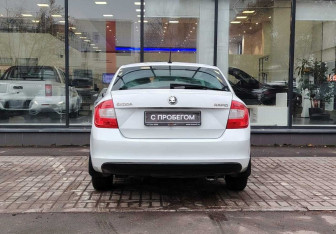 Подержанный автомобиль Skoda Rapid Liftback 2016 года (7 фото)