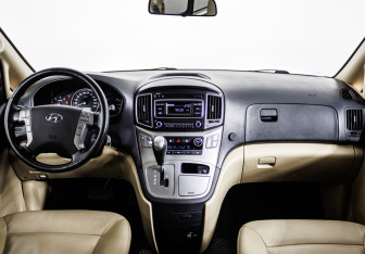 Подержанный автомобиль Hyundai H-1 2016 года (11 фото)