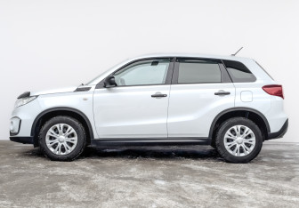 Подержанный автомобиль Suzuki Vitara 2021 года (8 фото)