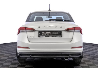 Подержанный автомобиль Skoda Rapid Liftback 2022 года (6 фото)