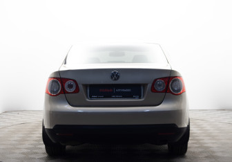 Подержанный автомобиль Volkswagen Jetta Sedan 2007 года (4 фото)