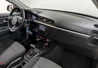 Подержанный автомобиль Kia Rio Sedan 2019 года (19 фото)