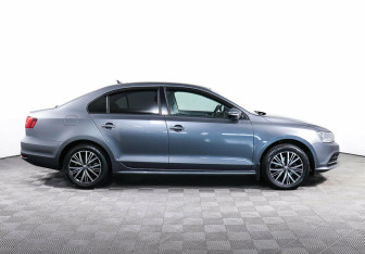 Подержанный автомобиль Volkswagen Jetta Sedan 2016 года (4 фото)