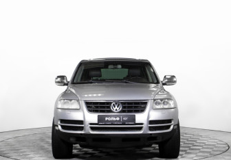 Подержанный автомобиль Volkswagen Touareg 2004 года (2 фото)