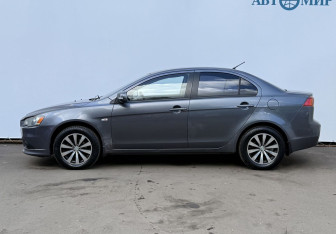 Подержанный автомобиль Mitsubishi Lancer Sedan 2008 года (8 фото)