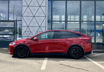 Подержанный автомобиль Tesla Model X 2023 года (8 фото)
