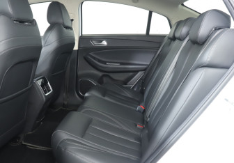 Подержанный автомобиль Omoda S5 2024 года (10 фото)
