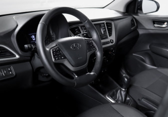 Подержанный автомобиль Hyundai Solaris Sedan 2017 года (14 фото)